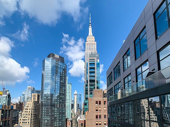 5th image of 4 Park Ave APT 17V