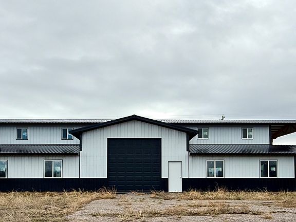 5th image of 2397 Lower Valley Rd