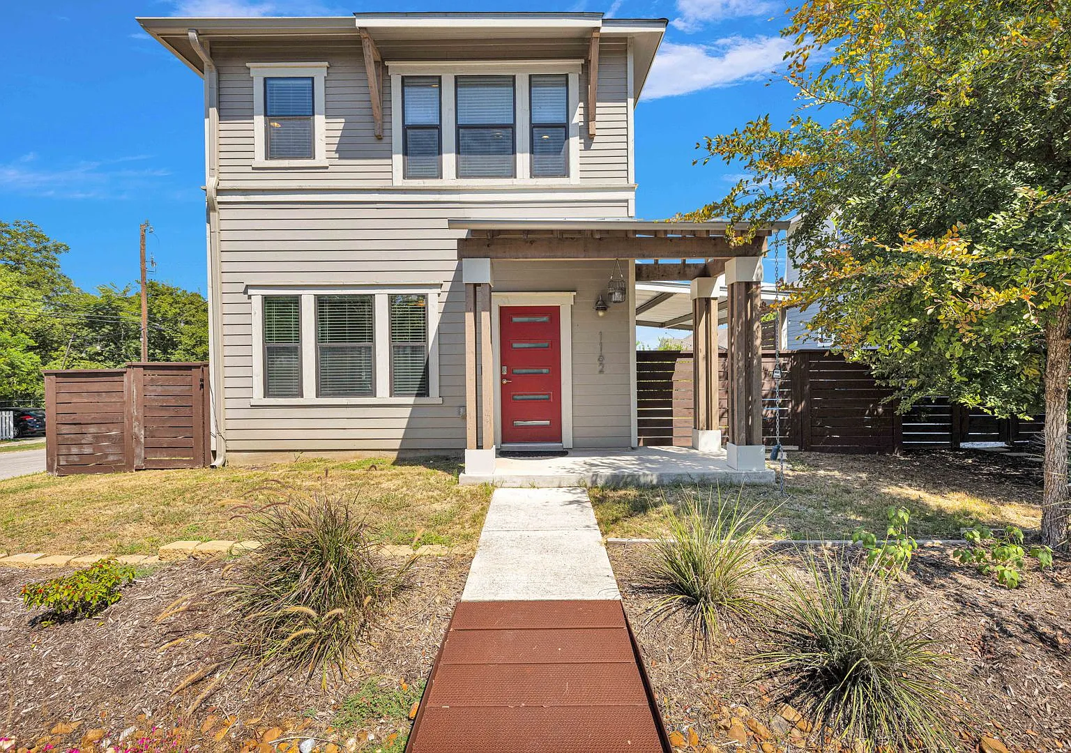 2 Bed / 2.5 Bath Home Available in Dignowity Hill Historic District — Photo 1