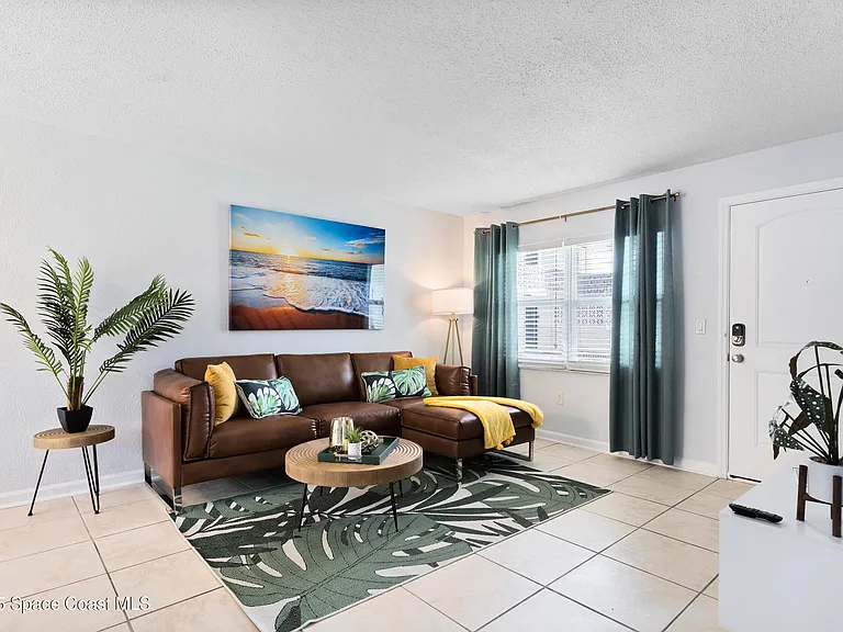 1031 Park Dr #4 — Photo 4