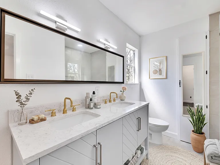 519 Yucca Dr — Photo 2