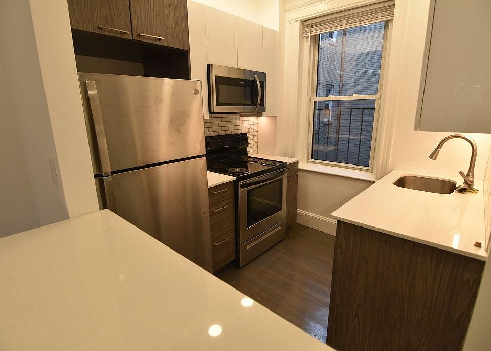 2nd image of 20 Queensberry St #11703964