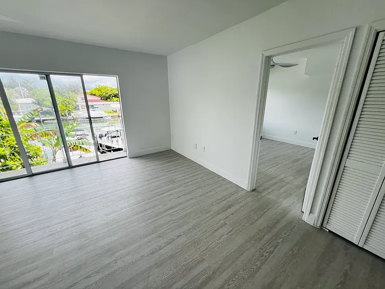 2033 Calais Dr #10 — Photo 10