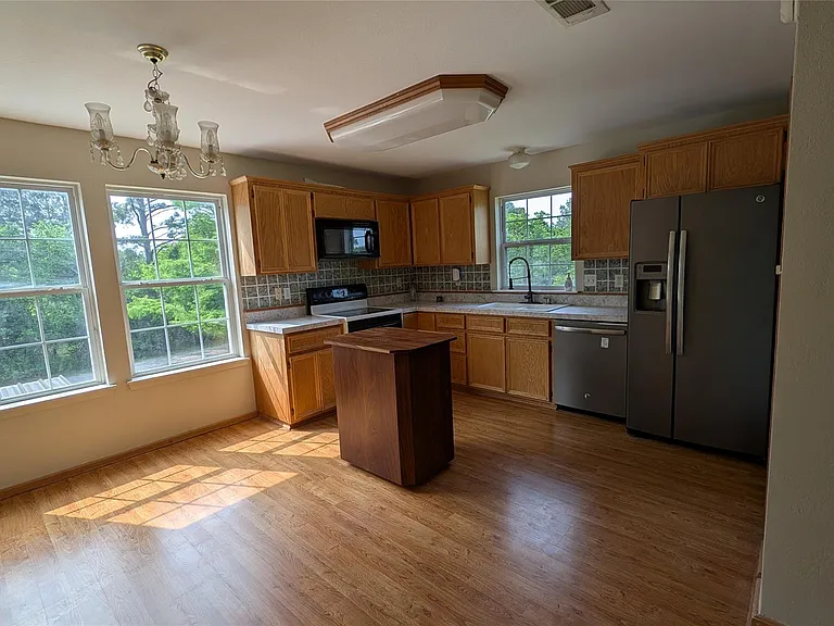 2567 Avenue D — Photo 21
