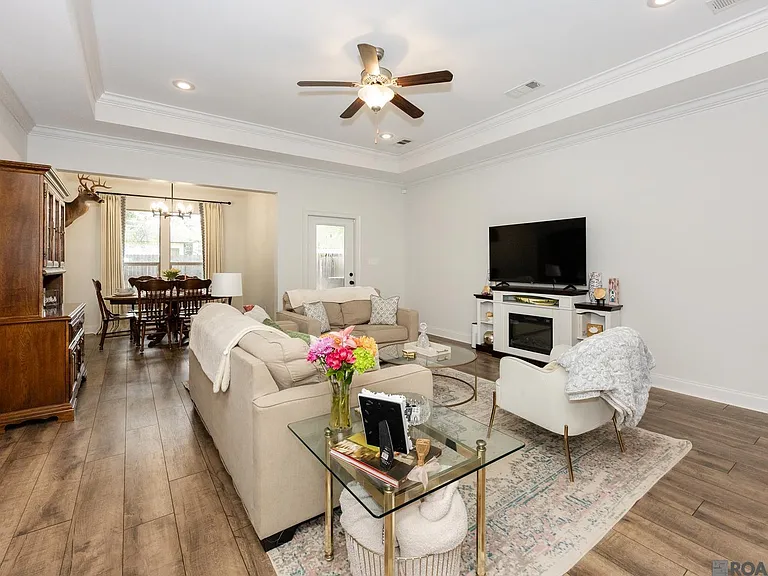 10425 Grace Ln — Photo 4