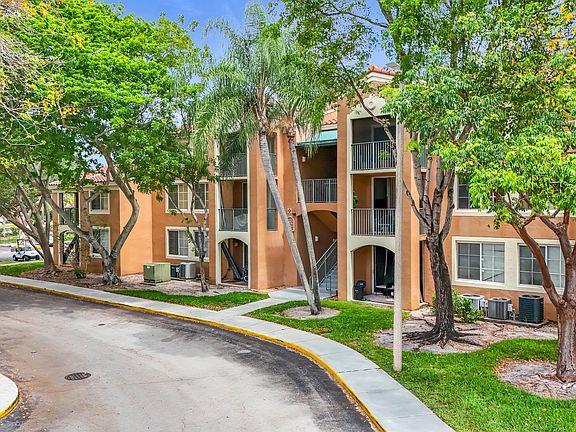 4th image of 4852 N State Rd Unit 3103