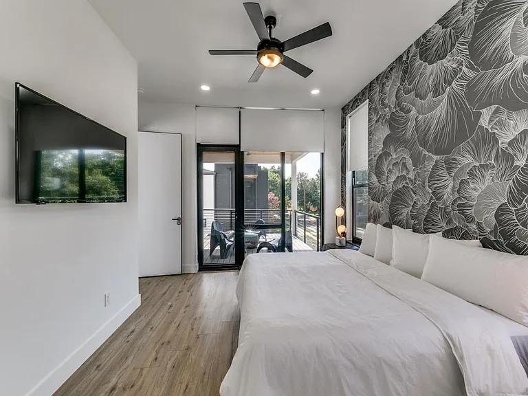 4434 Bonham St — Photo 27