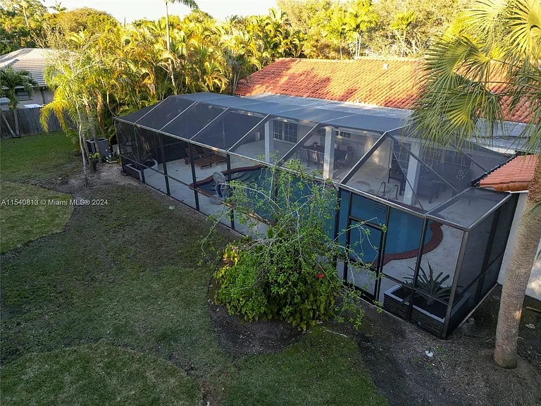 10130 SW 70th Ave — Photo 75
