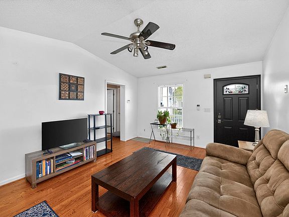5th image of 1042 Brittany Park Dr