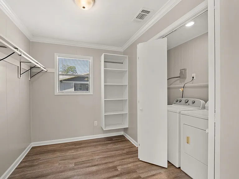 411 Allen St — Photo 7