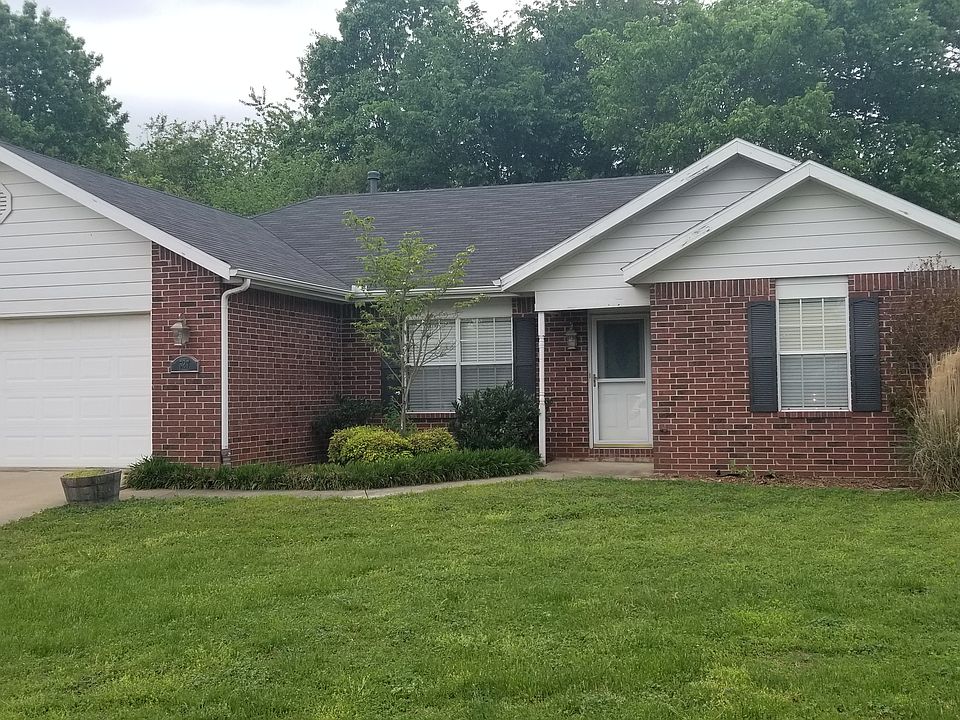 1st image of 527 Evergreen Cir