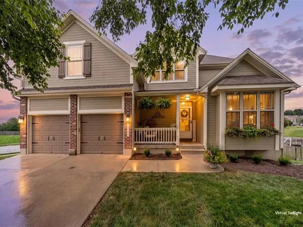 2101 SW Roberts Ct, Lees Summit, MO 64082