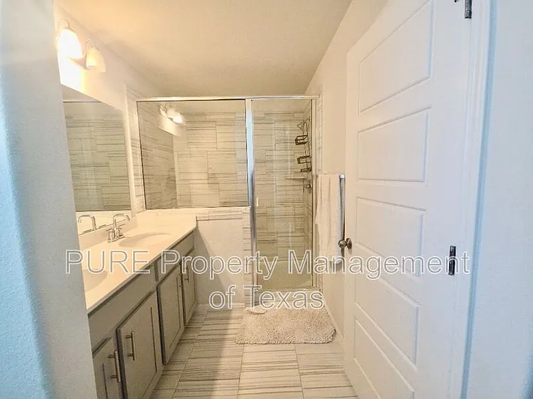10400 Alemoor Dr — Photo 14