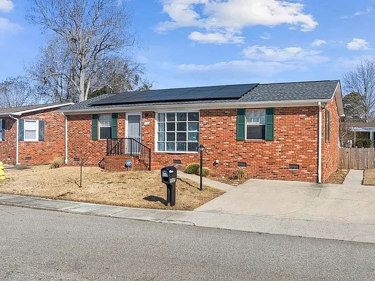 1145 Forest Dr — Photo 1