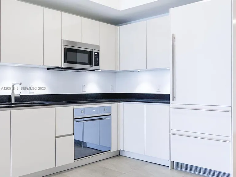 1010 Brickell Ave #3210 — Photo 2