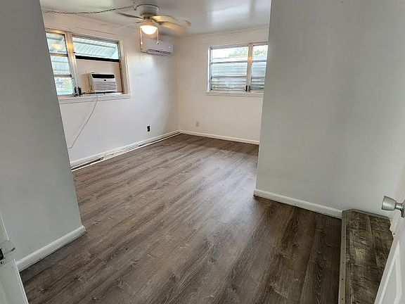 4th image of 4248 Hibiscus Cir