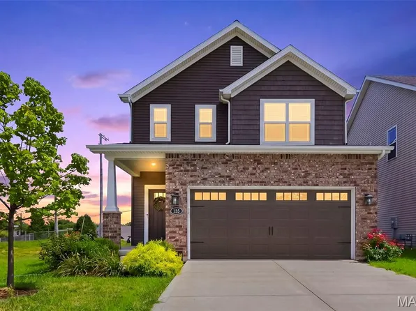 135 Woodline Ct, Saint Peters, MO 63376