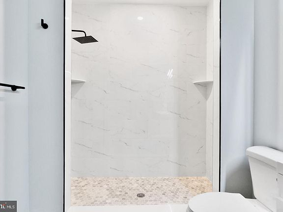 5th image of 3037 W Sedgley Ave #2