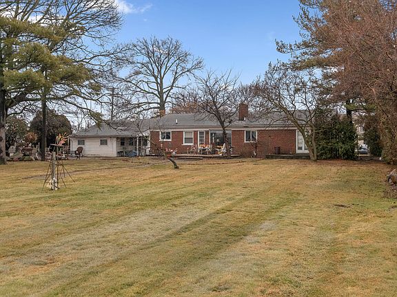 5th image of 26204 Doxtator St