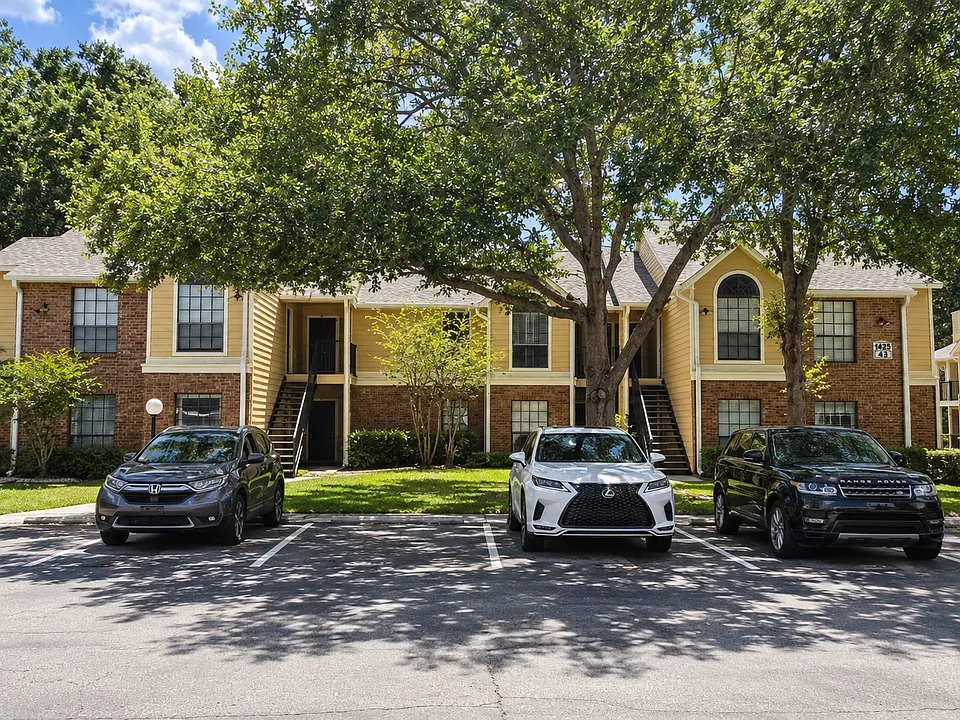 8625 Mallard Reserve Dr #202