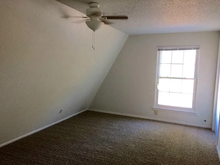 9009 Clusters Dr — Photo 7