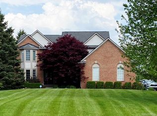 1802 Mist Wood Dr, Howell, MI 48843