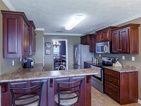 4th image of 53 Spencer Dr
