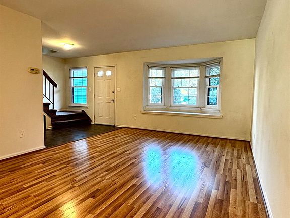 5th image of 2703 Deerfield Dr