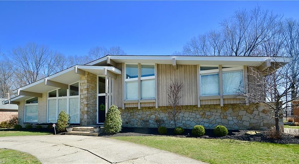 1st image of 3911 W Valley Dr