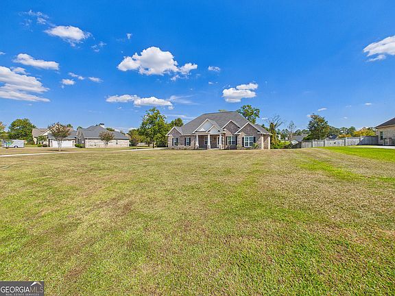 3rd image of 207 Yale Cir