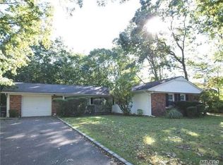 5 Ballad Ln, Stony Brook, NY 11790