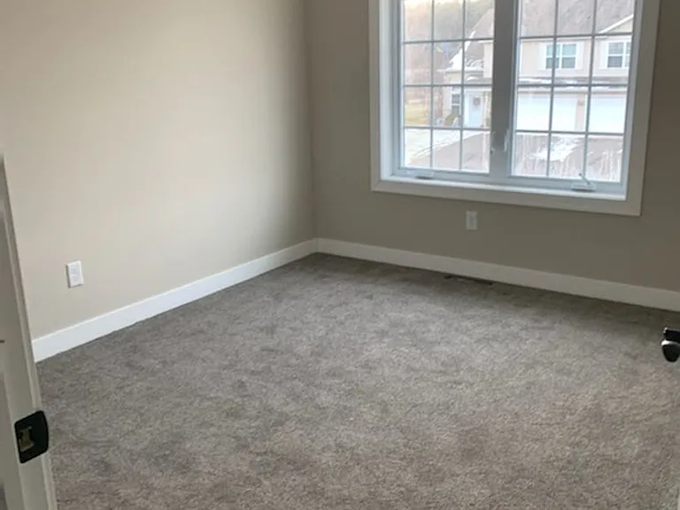 537 Meadow Ln — Photo 4