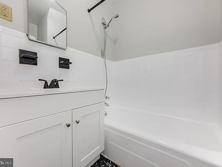503 Caroline St #1 — Photo 10