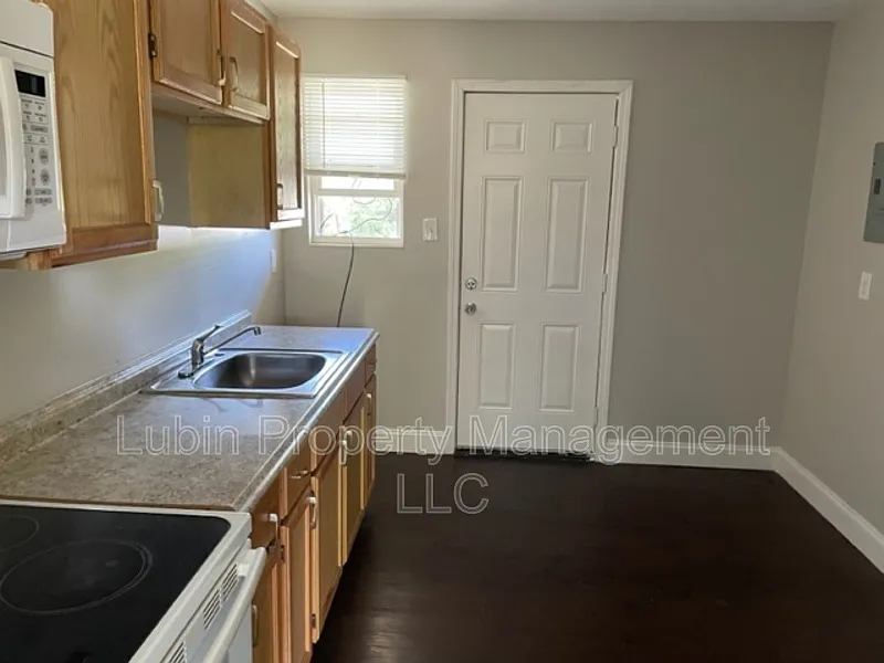 Building Photo - 1043 College St #20