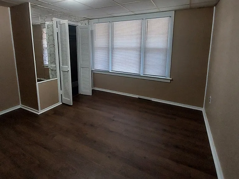 729 Elizabeth St — Photo 6