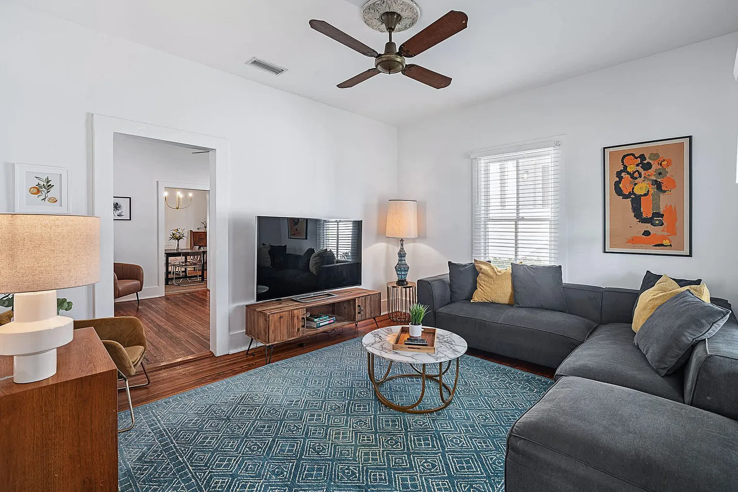 2 bed, 1.0 bath, 1194 sqft, $2,242 — Photo 2