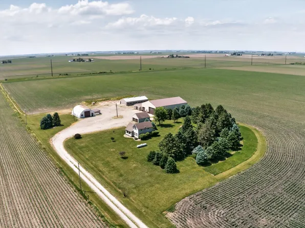 2996 Highway 8, Dysart, IA 52224