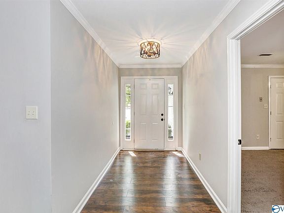 4th image of 10123 Versailles Dr SE
