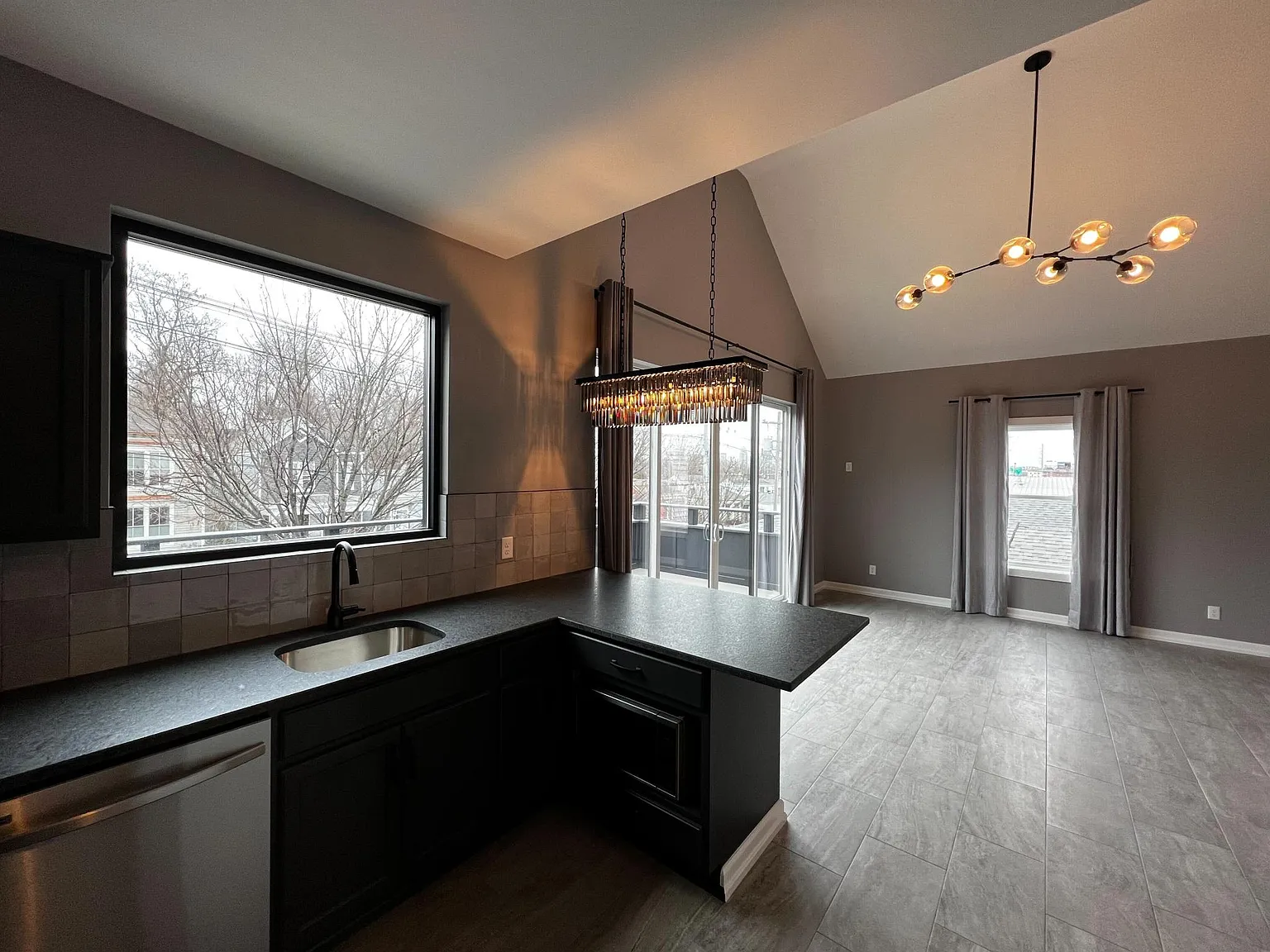 1 bed, 1180 sqft, $2,650 — Photo 2