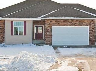 352 10th St NW, Altoona, IA 50009