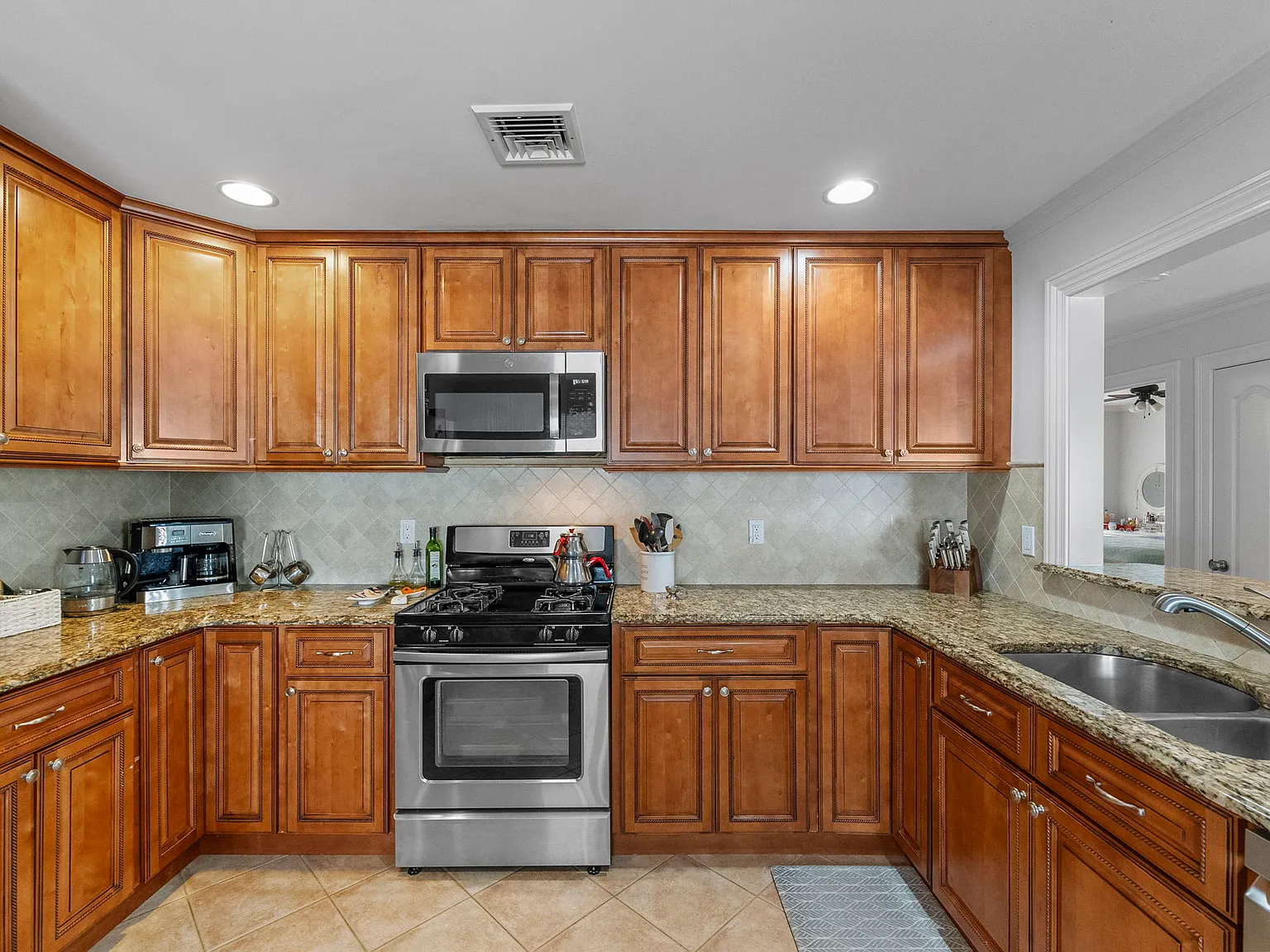 2 bed, 1.5 bath, $2,600 — Photo 3