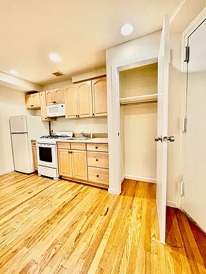 Rented by HOLTON REAL ESTATE INC. | media 14