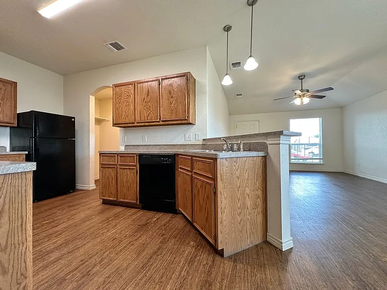 901 Lasso Dr — Photo 33