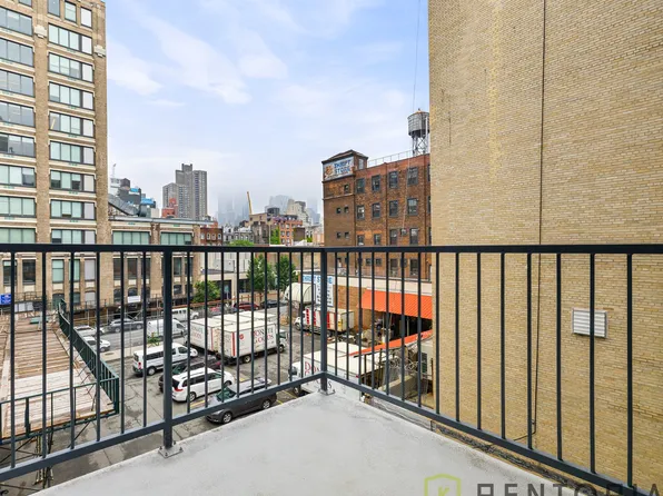 555 West 45th Street image 11 of 22