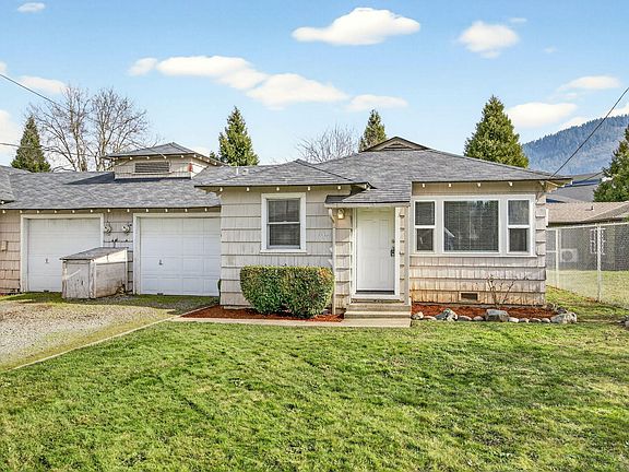 3rd image of 1595 Cloverlawn Dr