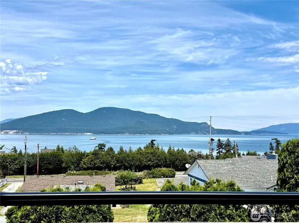 4211 Glasgow Way, Anacortes, WA 98221