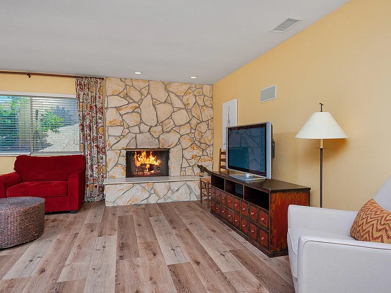 1527 Calavo Dr — Photo 5