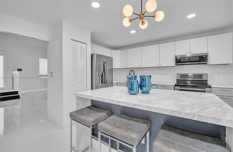 1st image of 551 Abingdon Way