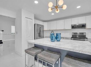 551 Abingdon Way, Fort Lauderdale, FL 33325