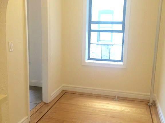 5th image of 121 Seaman Ave APT 4A